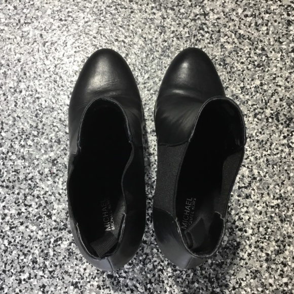 Michael Kors โฆ Lottie Genuine Leather 3.5" Heels Booties (size 7) - Picture 7 of 9